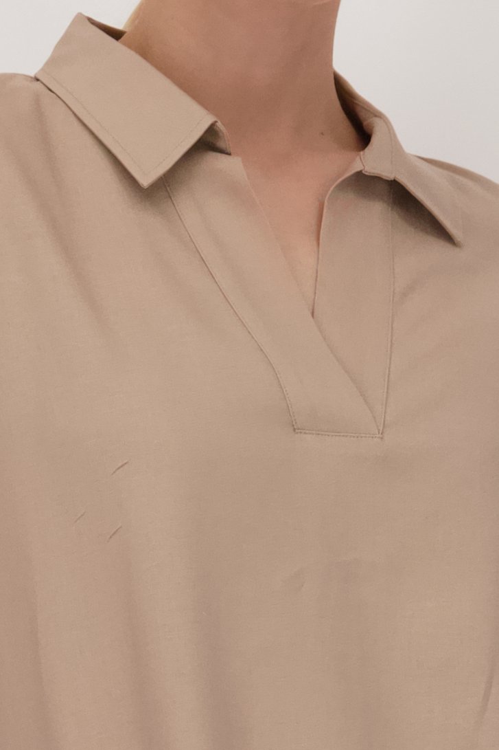 Beige blouse met V-hals en korte mouwen van Liberty Island voor Dames