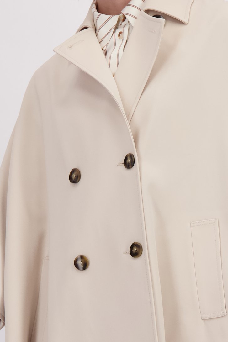 Detail van Beige capejas met dubbele knopenrij door D'Auvry voor Dames