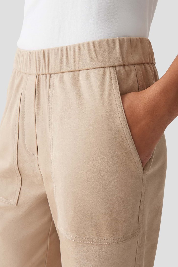 Detail van Beige joggingbroek met suède look door Opus voor Dames