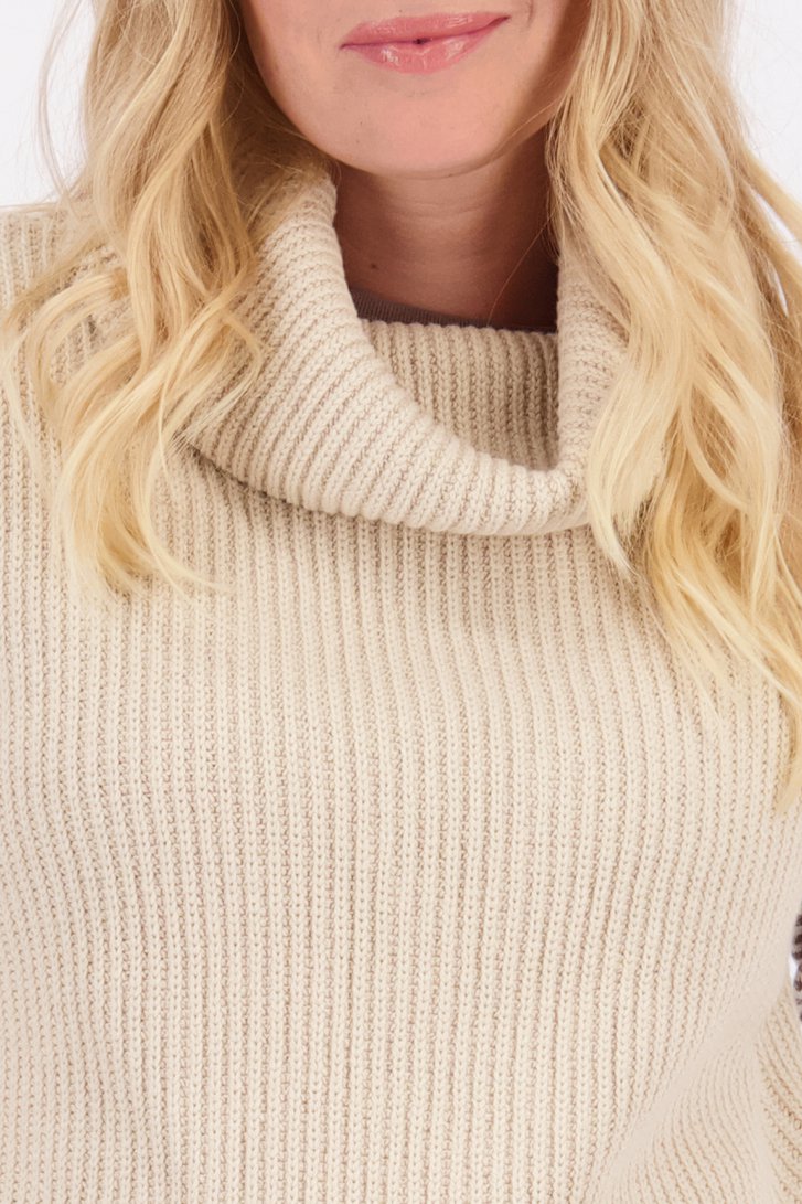 Detail van Beige mouwloze trui met rolkraag door Libelle voor Dames