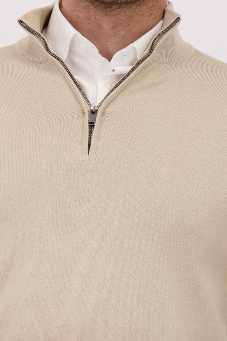 Detail van Beige trui met korte rits door Michaelis voor Heren