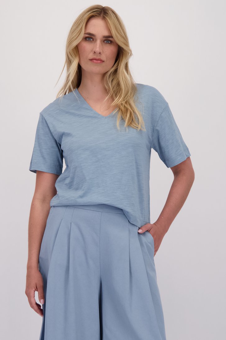 Voorkant van Blauw T-shirt met V-hals door Libelle voor Dames