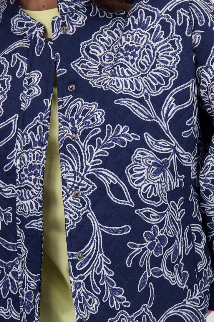 Detail van Blauw vestje met bloemenprint door JDY voor Dames