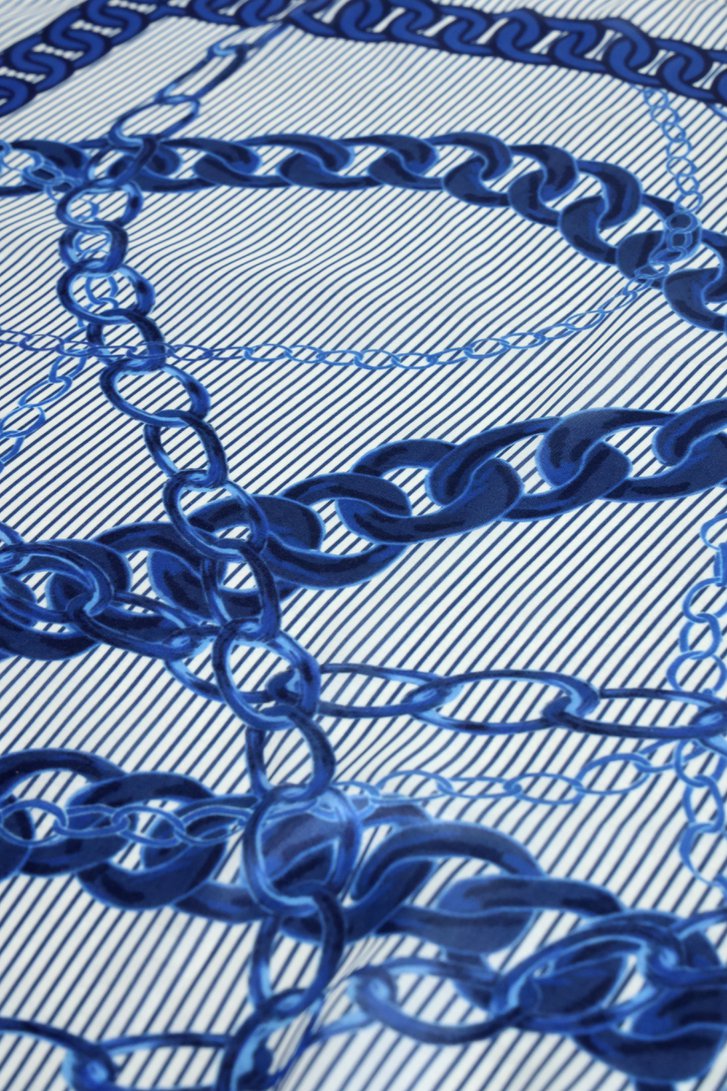 Productfoto 1 van Blauw vierkant sjaaltje door Claude Arielle voor Dames