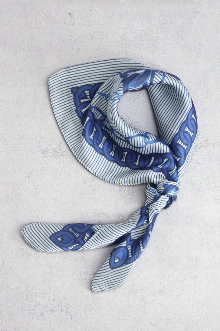 Voorkant van Blauw vierkant sjaaltje door Claude Arielle voor Dames