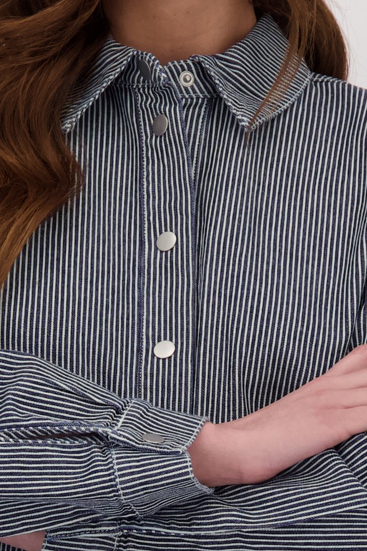 Detail van Blauw-wit gestreepte jeansblouse door JDY voor Dames