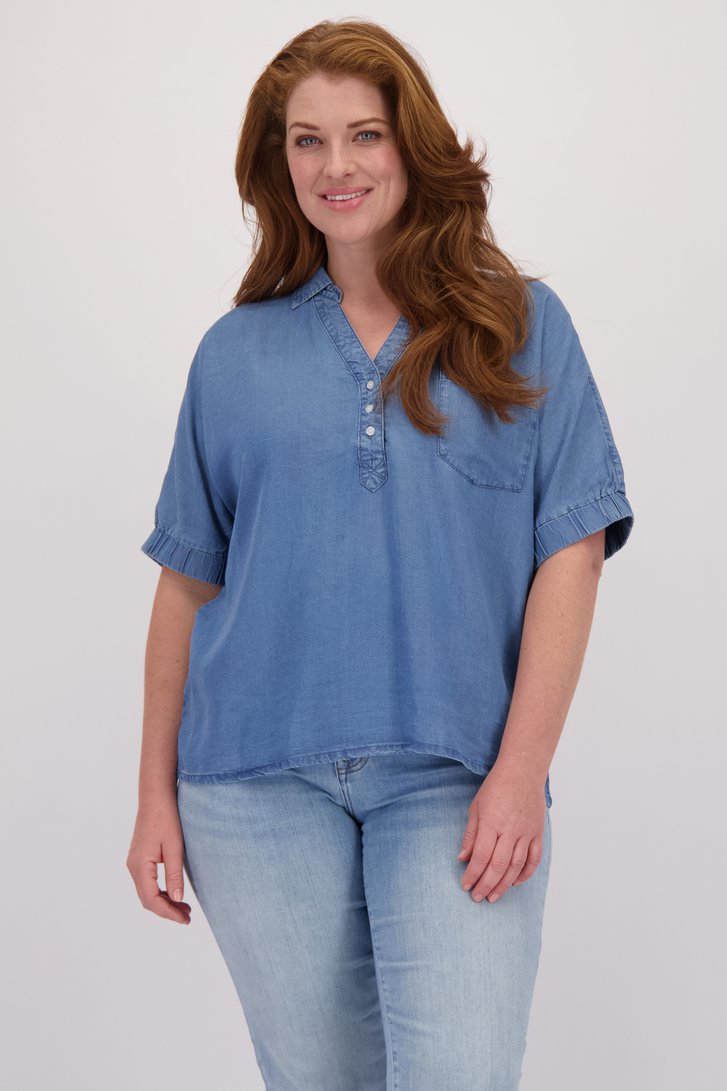 Voorkant van Blauwe blouse met denim look door ONLY Carmakoma voor Dames