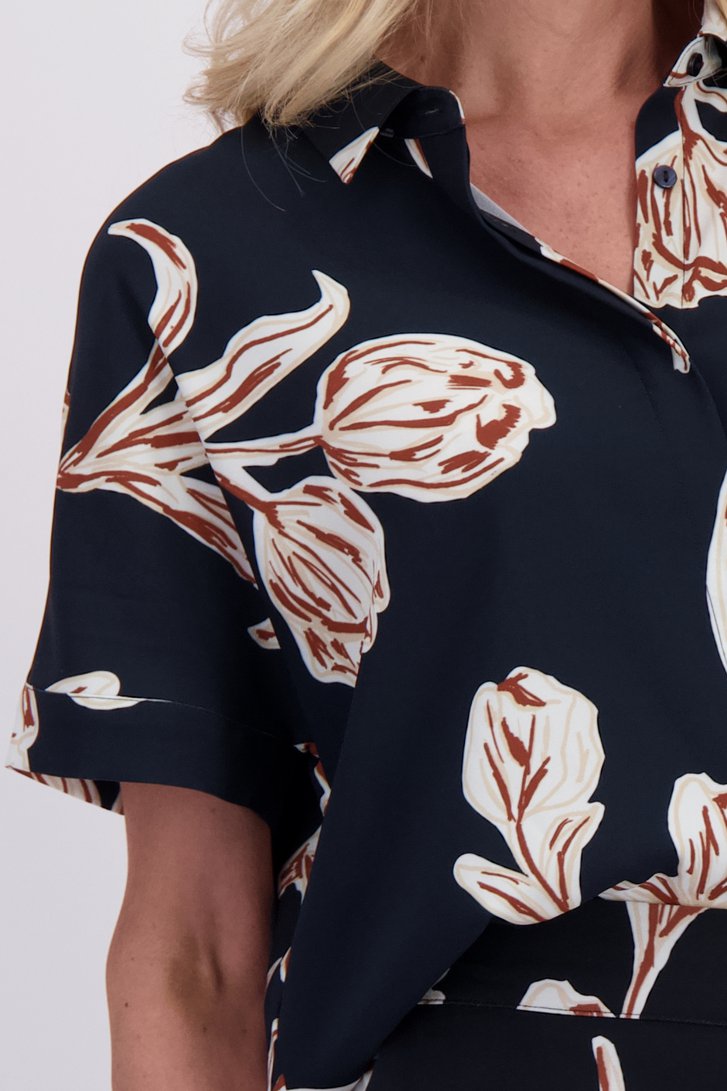 Detail van Blauwe blouse met print  door AC by Annelien Coorevits voor Dames