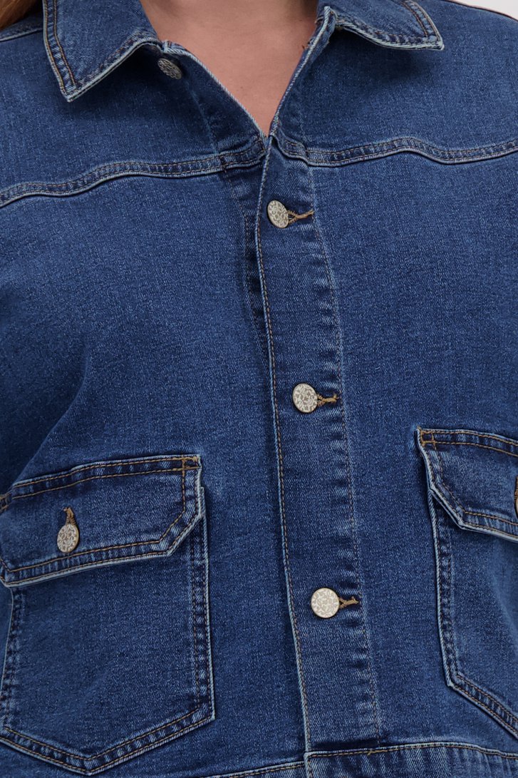 Detail van Blauwe jeansvest door ONLY Carmakoma voor Dames