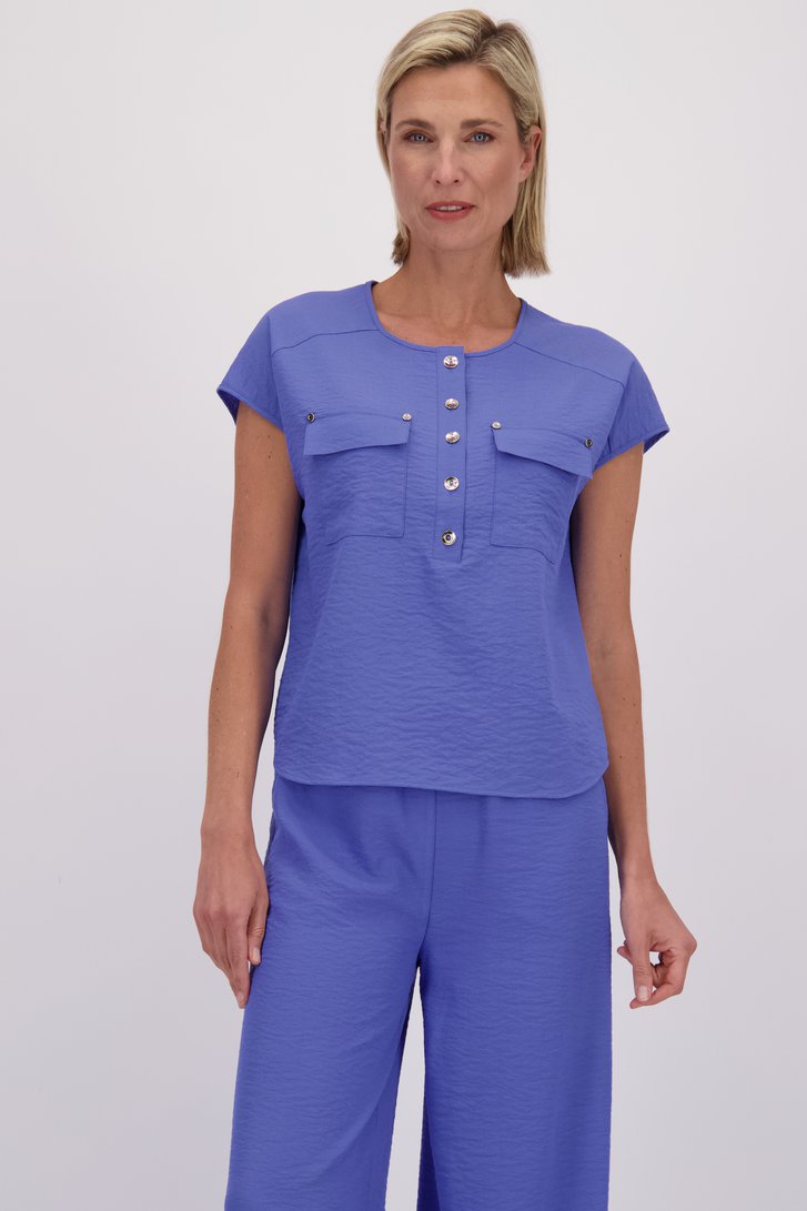 Voorkant van Blauwe mouwloze blouse door Claude Arielle voor Dames