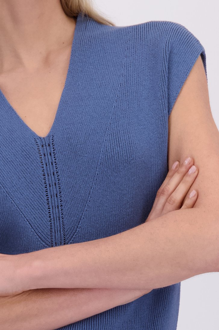 Detail van Blauwe mouwloze trui met V-hals door Liberty Island voor Dames