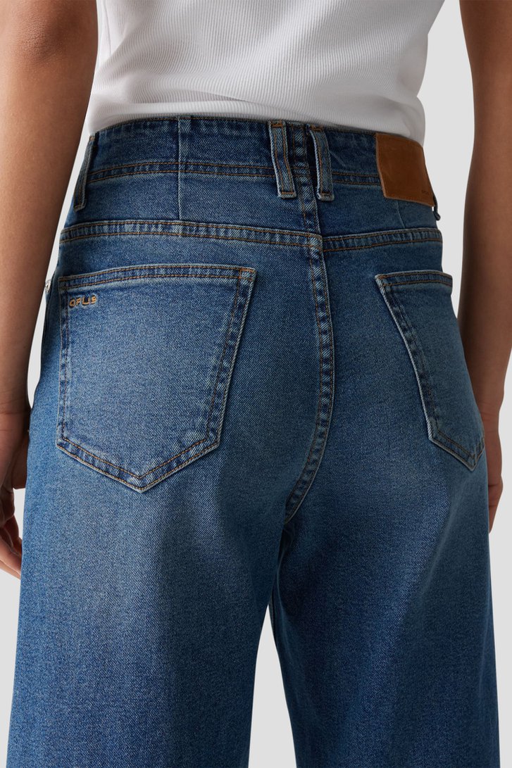 Detail van Blauwe wijde jeans  door Opus voor Dames