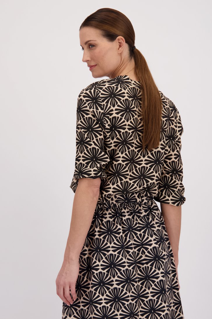 Blouse beige avec imprimé floral noir de More & More pour Femmes