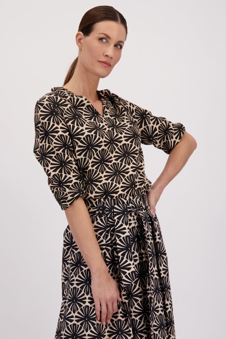 Blouse beige avec imprimé floral noir de More & More pour Femmes