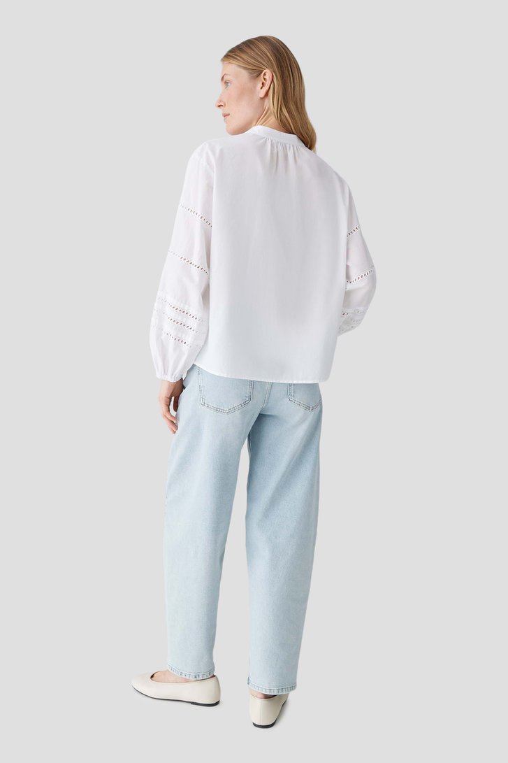 Le dos de Blouse blanche en broderie anglaise de Opus pour Femmes