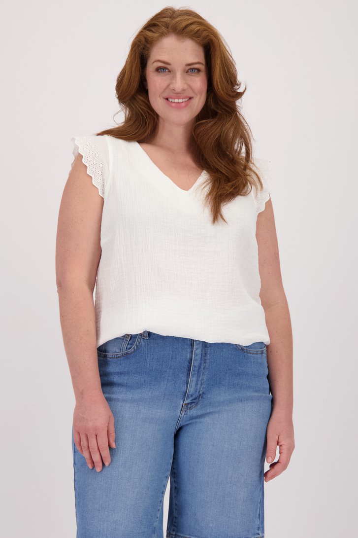 Le devant de Blouse blanche sans manches avec un effet tetra de ONLY Carmakoma pour Femmes