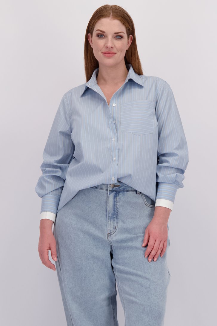 Le devant de Blouse bleue à rayures beiges et blanches de Kaffe Curve pour Femmes