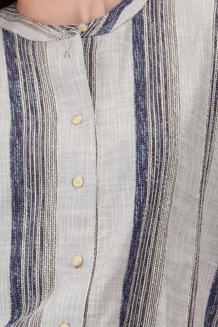 Blouse ecru-bleu avec motif rayé vertical de Geisha pour Femmes