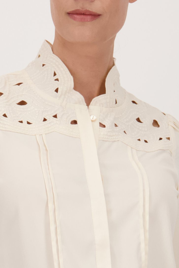 Blouse écrue à encolure brodée	 de D'Auvry pour Femmes