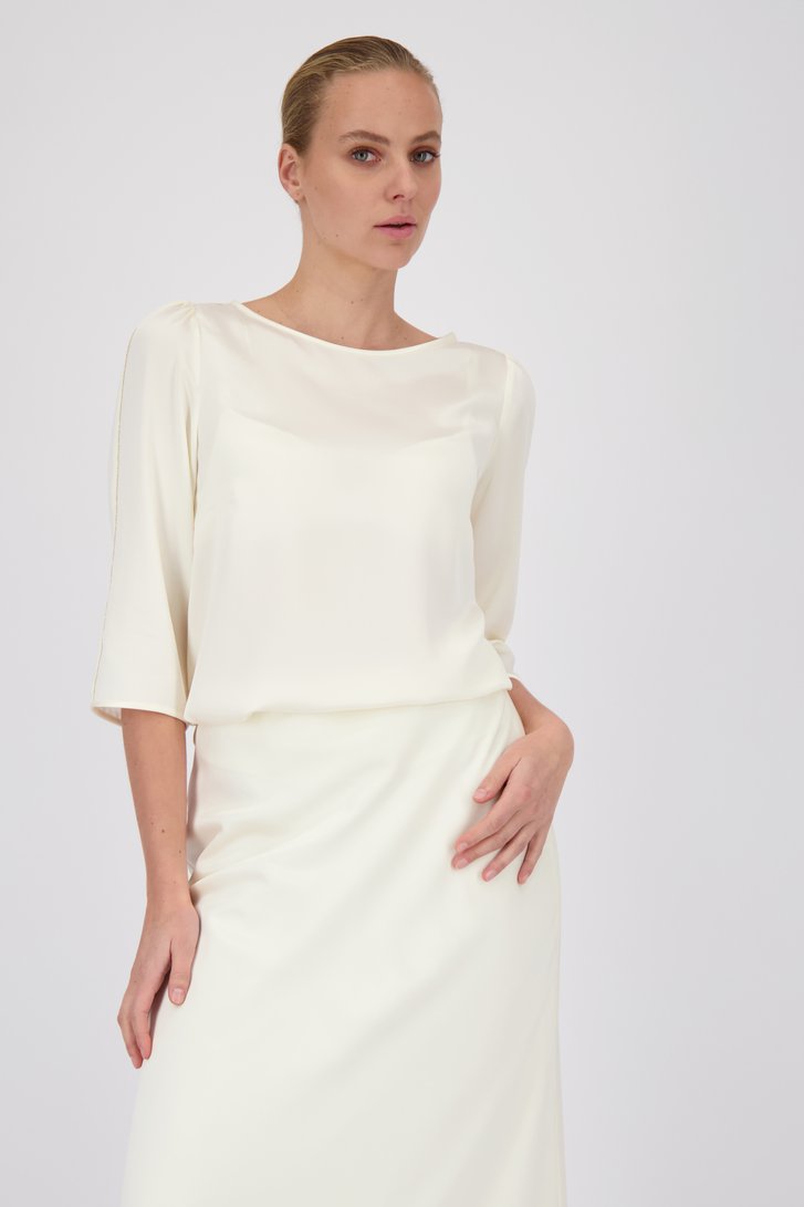 Le dos de Blouse écrue brillante avec détails dorés de D'Auvry Studio pour Femmes