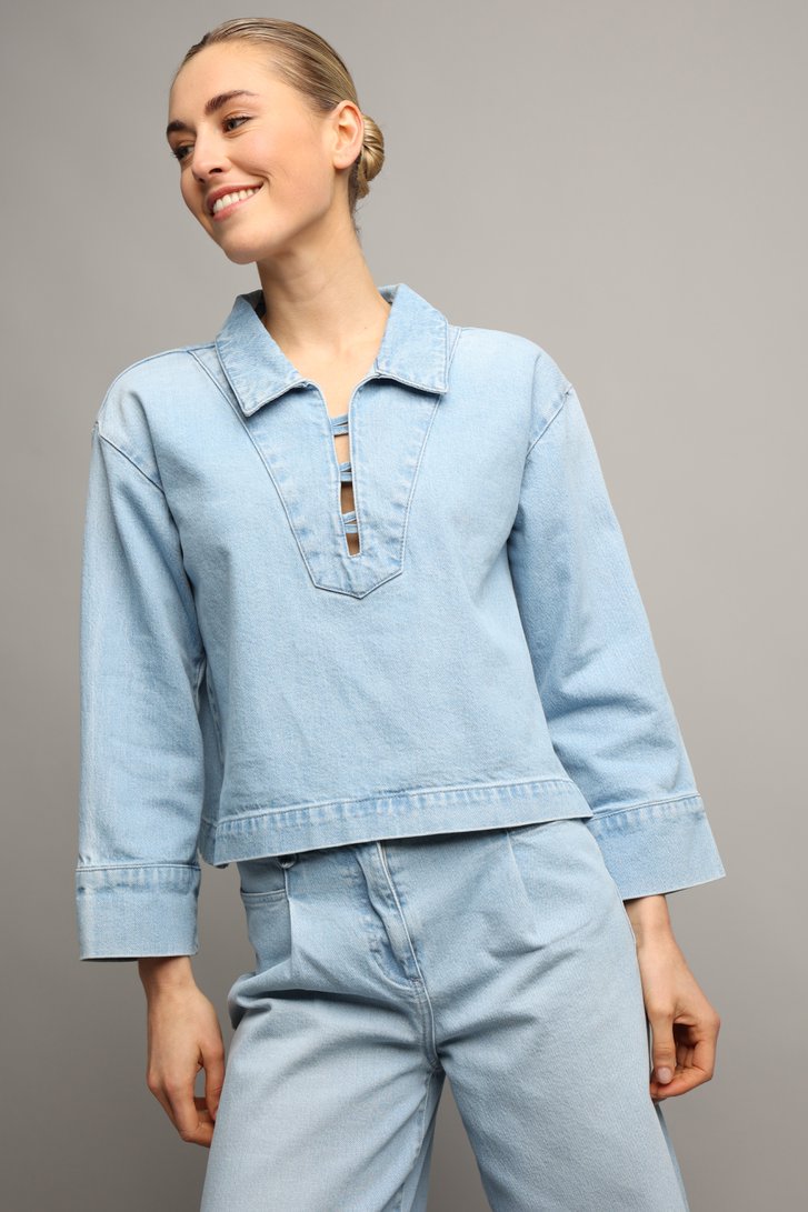 Le devant de Blouse en denim bleu clair de Liberty Island Denim pour Femmes