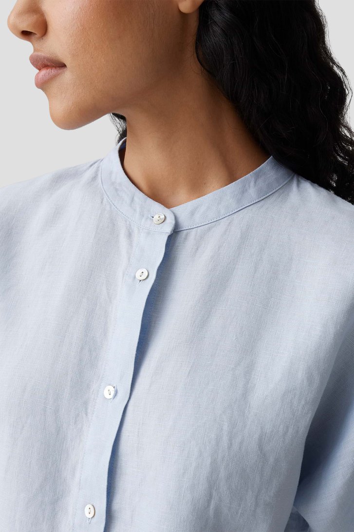 Détail de Blouse en lin bleu clair à manches 3/4 de Opus pour Femmes