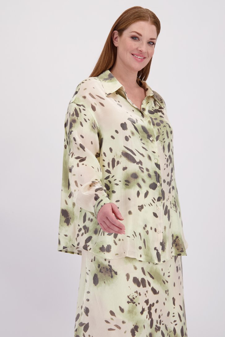 Le devant de Blouse en tissu brillant avec imprimé coloré de Yest Curve pour Femmes