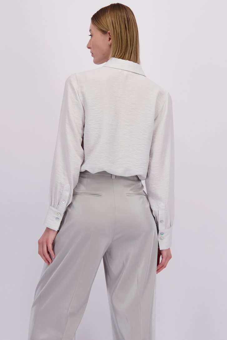 Le dos de Blouse gris clair à fine touche pailletée de D'Auvry Studio pour Femmes