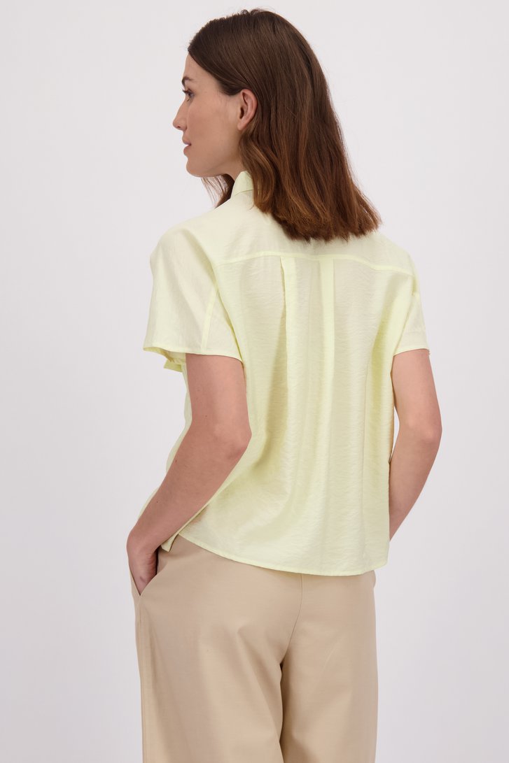 Le dos de Blouse jaune à manches courtes de LŌVING pour Femmes