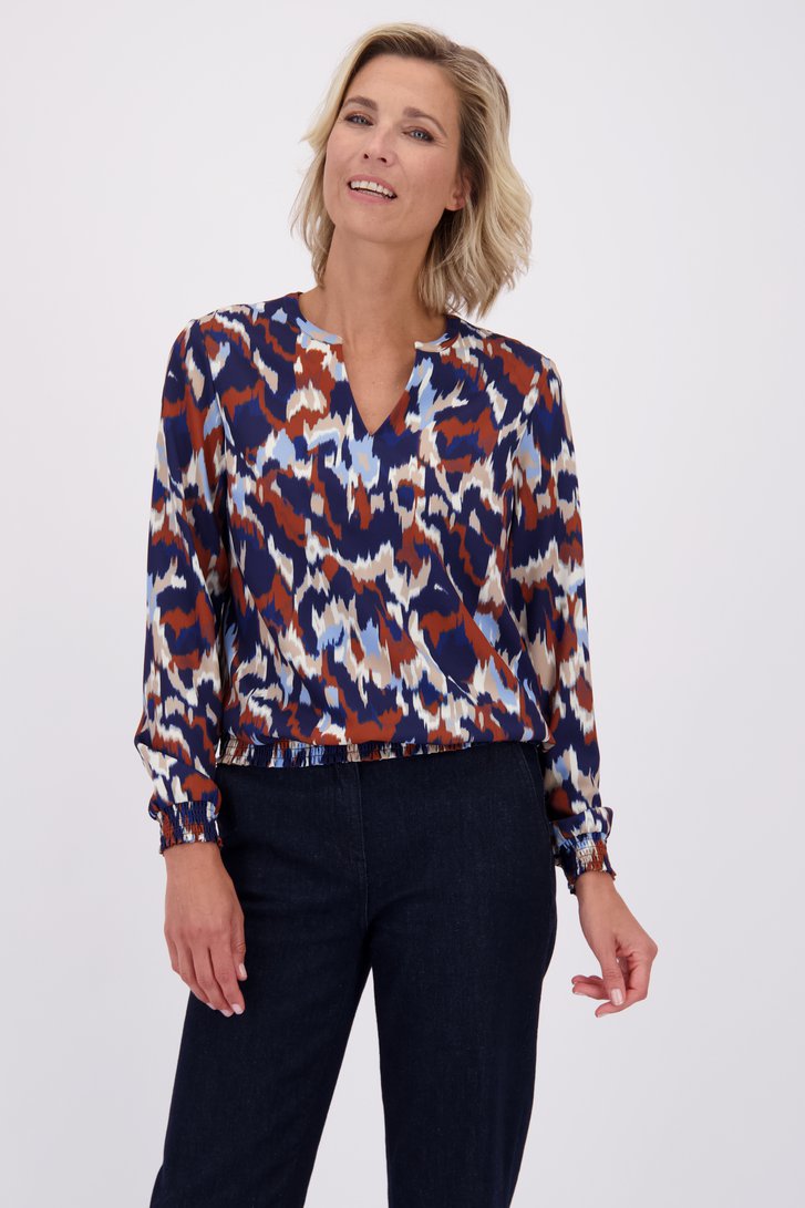 Voorkant van Blouse met blauw-bruine print door Claude Arielle voor Dames