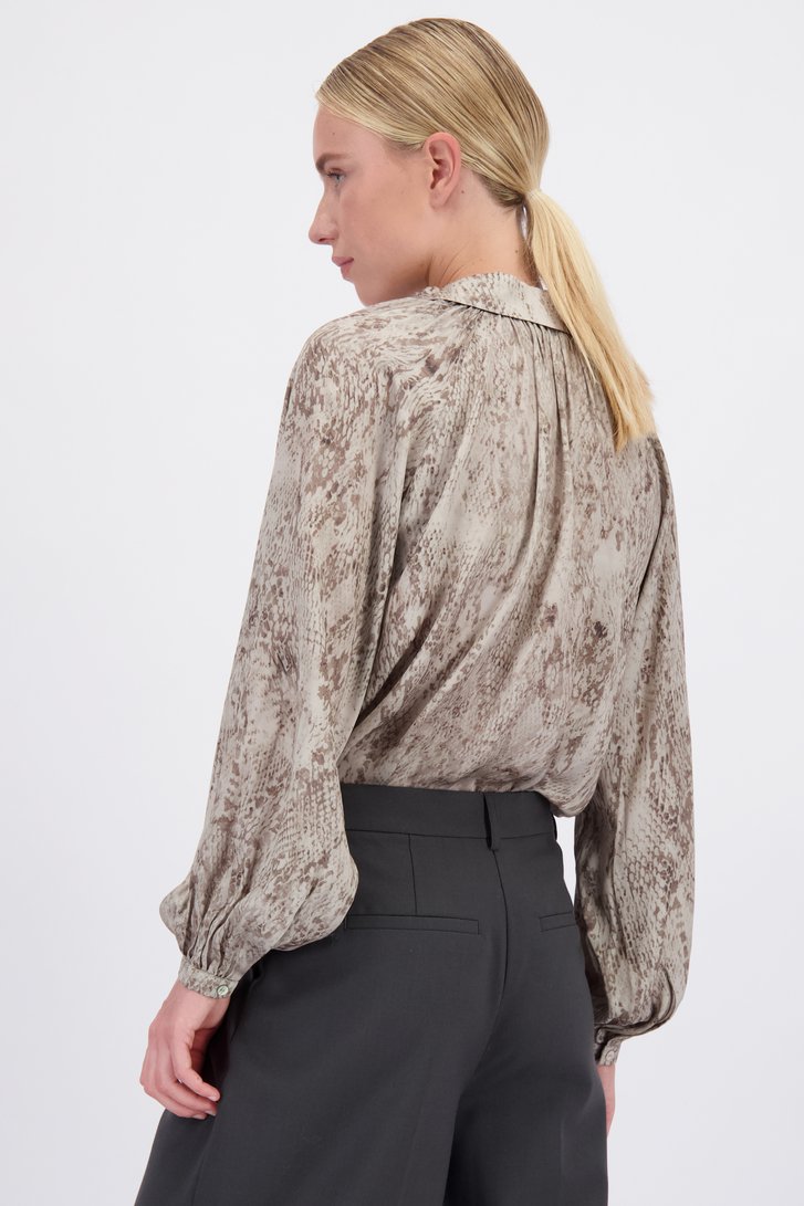 Achterkant van Blouse met grijs-beige animalprint door D'Auvry Studio voor Dames