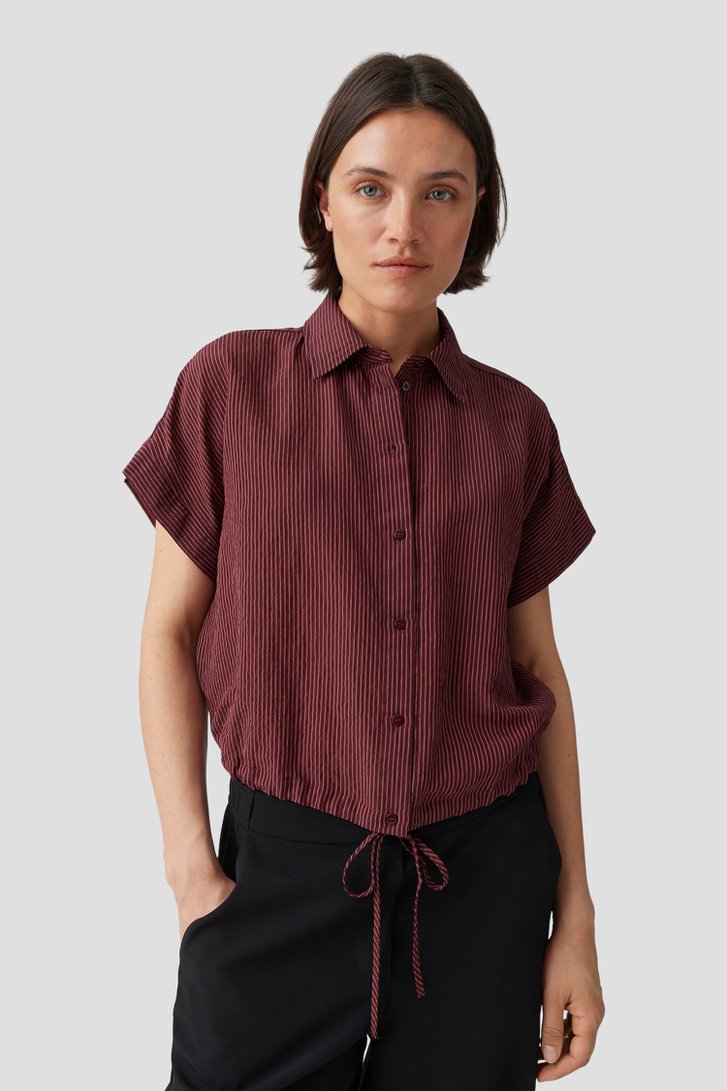 Le devant de Blouse rayée bordeaux avec cordon à nouer de Opus pour Femmes