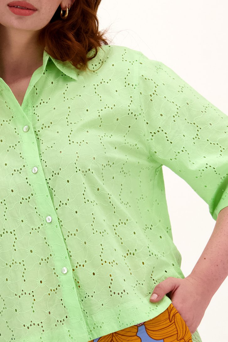 Détail de Blouse vert clair avec broderie anglaise de Libelle pour Femmes