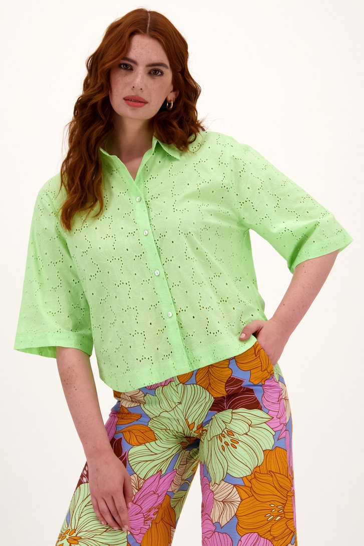 Le devant de Blouse vert clair avec broderie anglaise de Libelle pour Femmes