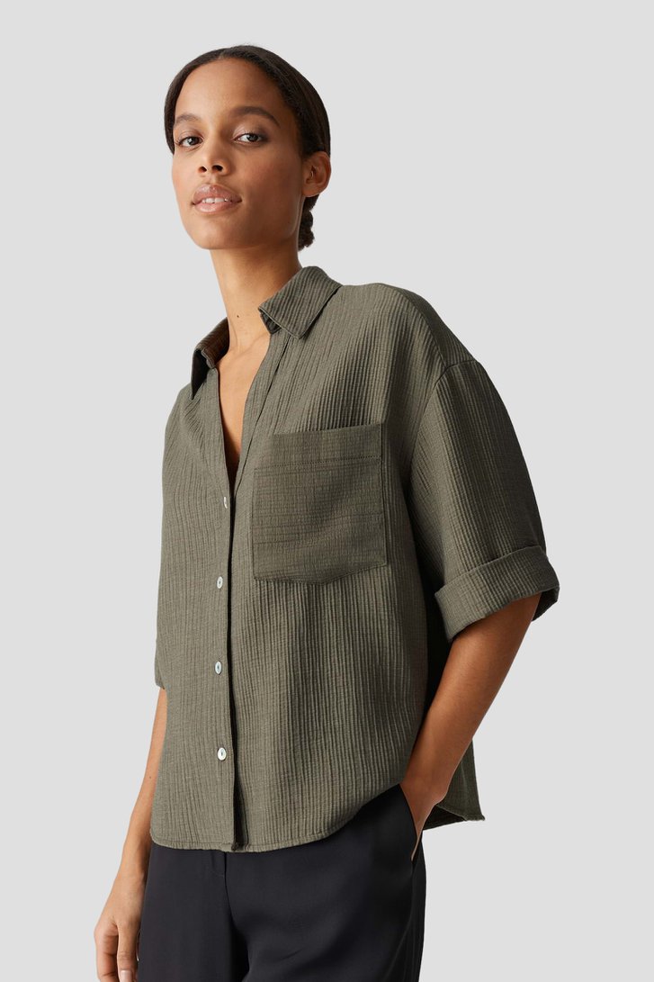Le devant de Blouse vert foncé en tissu texturé de Opus pour Femmes