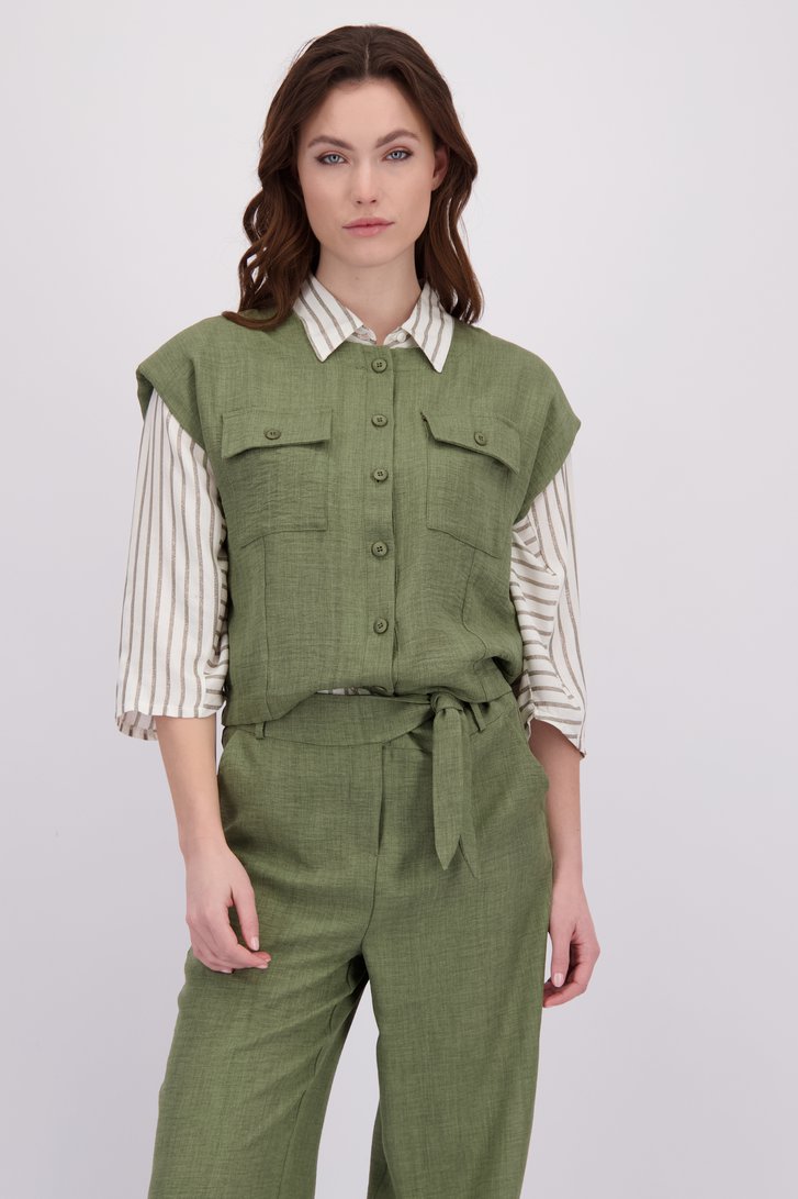 Le devant de Blouse vert olive à manches courtes de Geisha pour Femmes