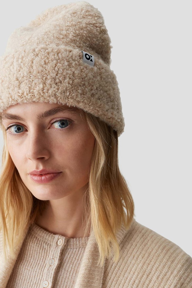 Le devant de Bonnet teddy beige de Opus pour Femmes