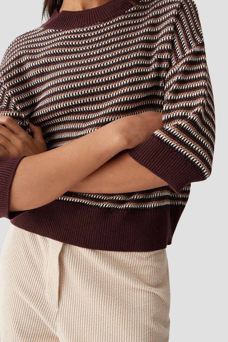 Detail van Bordeaux gemêleerd gebreide trui door Opus voor Dames