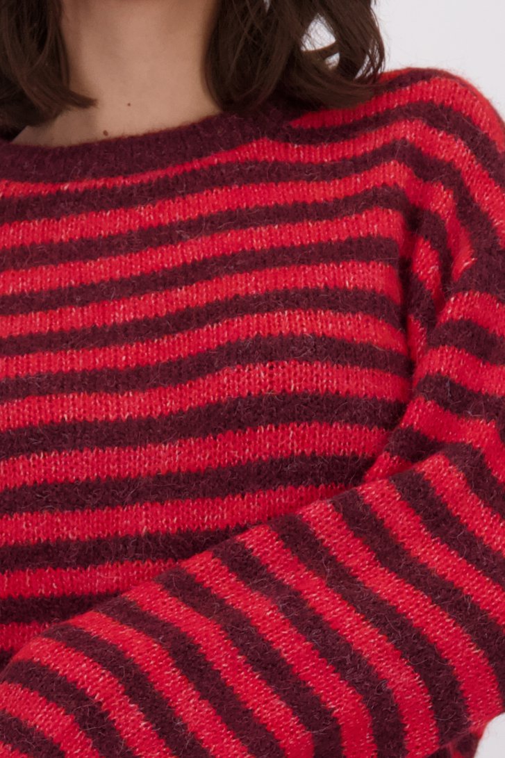 Detail van Bordeaux-rood gestreepte trui door JDY voor Dames