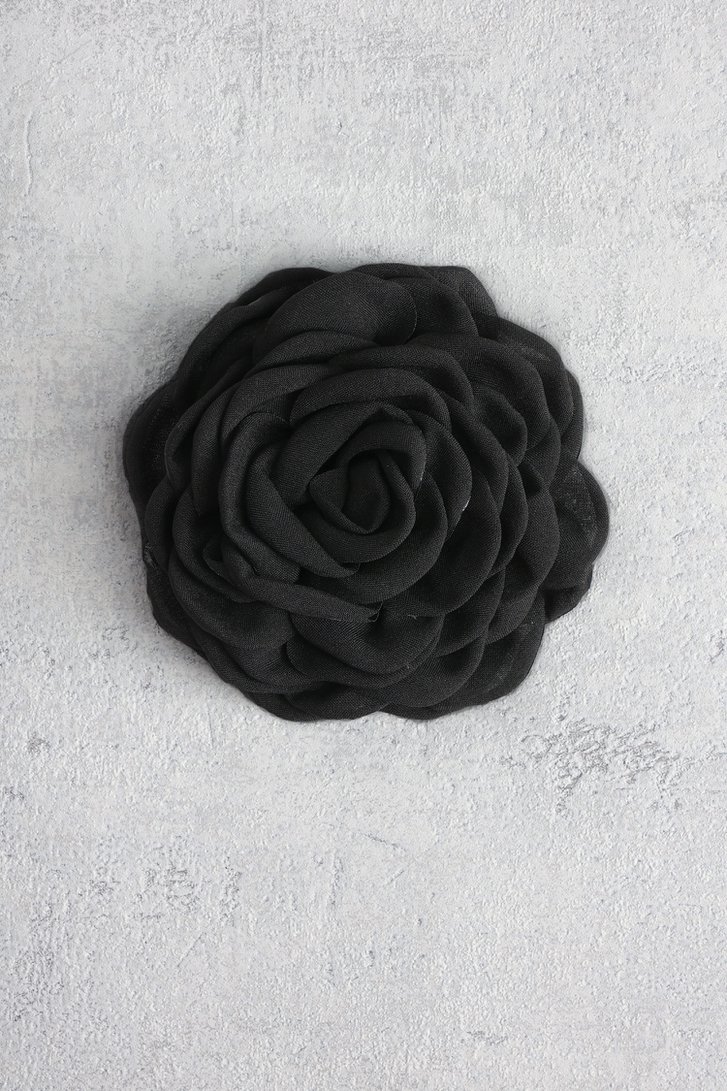 Le devant de Broche fleur noire de Liberty Island pour Femmes