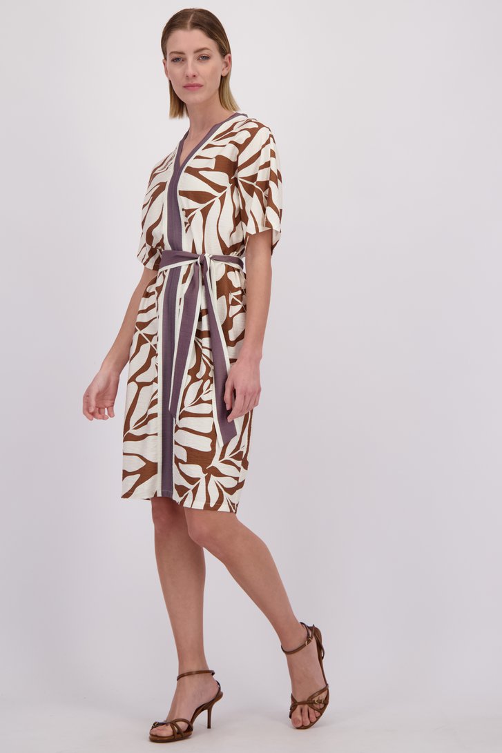 Voorkant van Bruin kleedje met ecru bladerprint door D'Auvry voor Dames