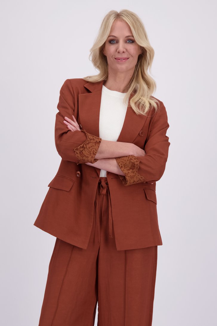 Voorkant van Bruine blazer met broderie door AC by Annelien Coorevits voor Dames
