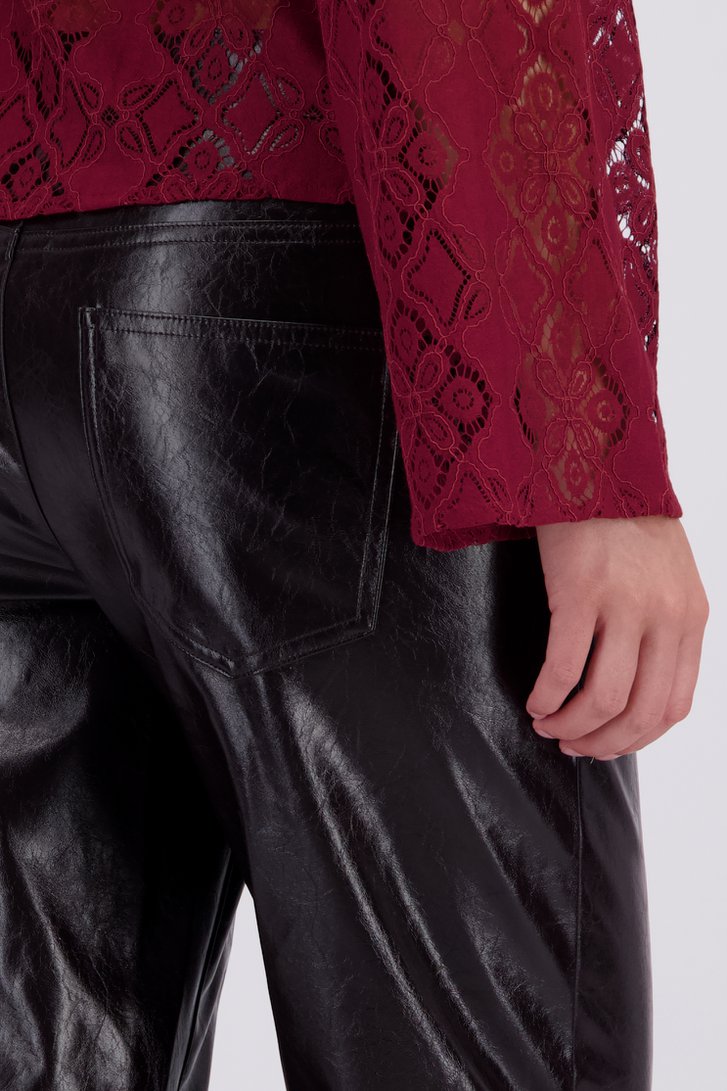 Detail van Bruine broek met leather look door JDY voor Dames