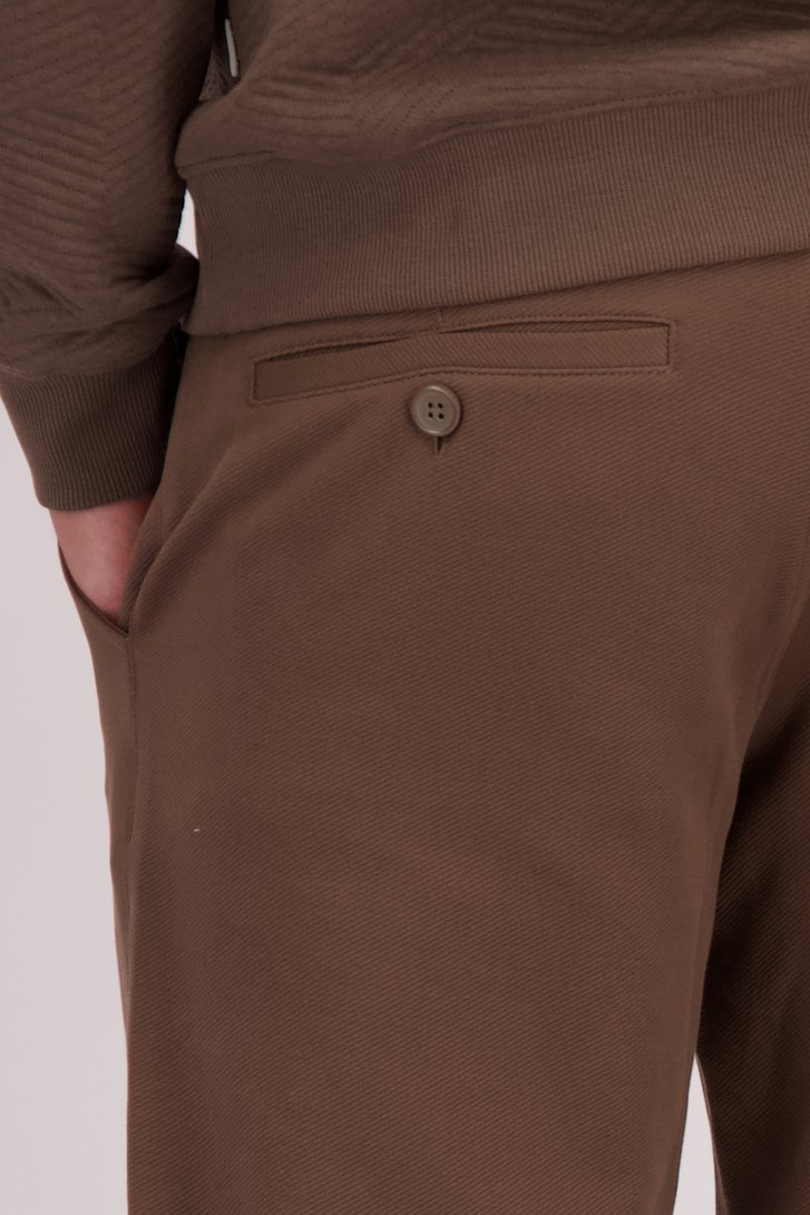 Detail van Bruine chino  door Casual Five voor Heren
