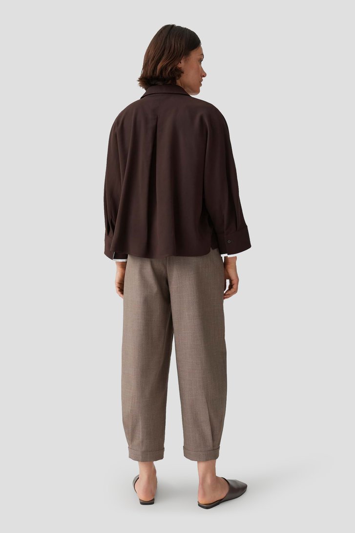 Achterkant van Bruine geklede broek - Barrel fit - 7/8 lengte door Opus voor Dames