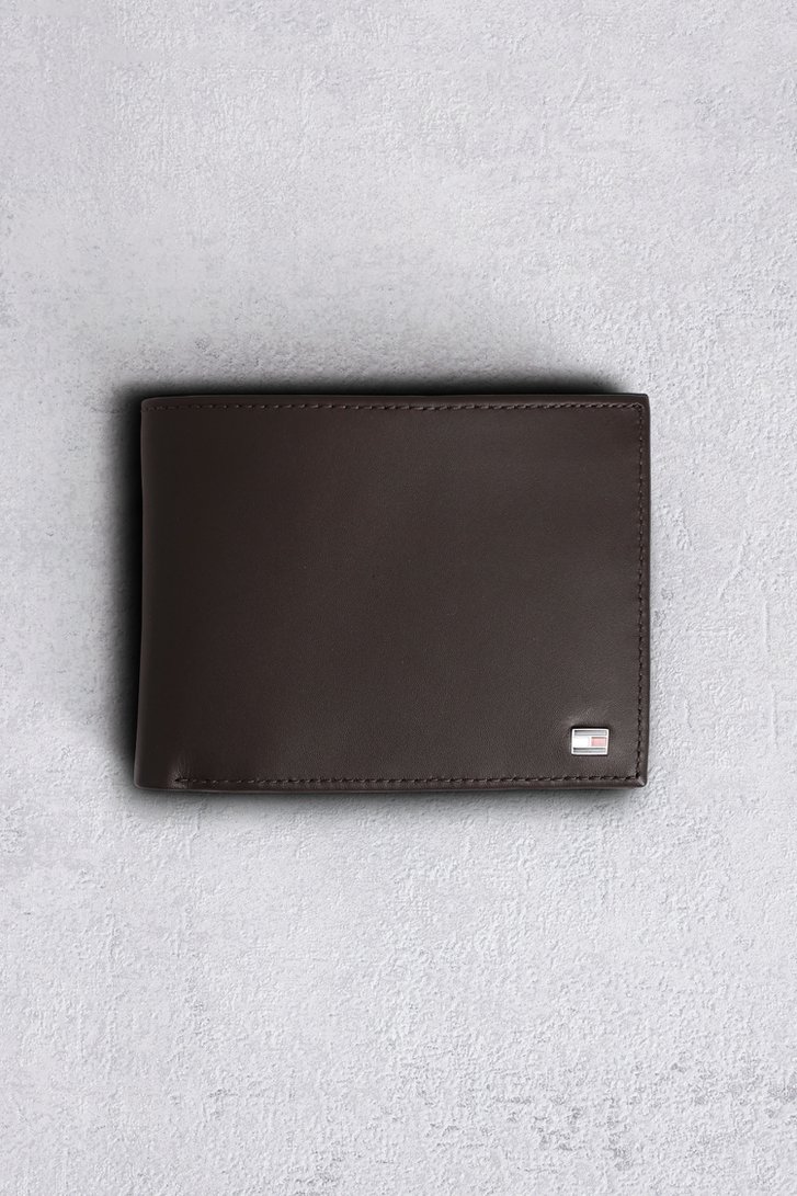 Voorkant van Bruine lederen portemonnee  door Tommy Hilfiger voor Heren