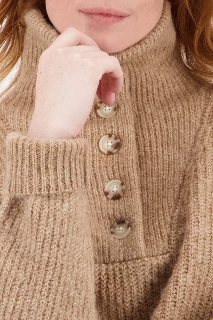 Bruine trui met korte knopenlijst van Libelle voor Dames