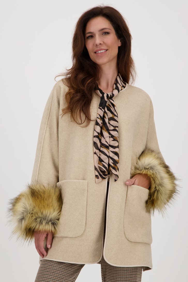 Cape beige  de Claude Arielle pour Femmes