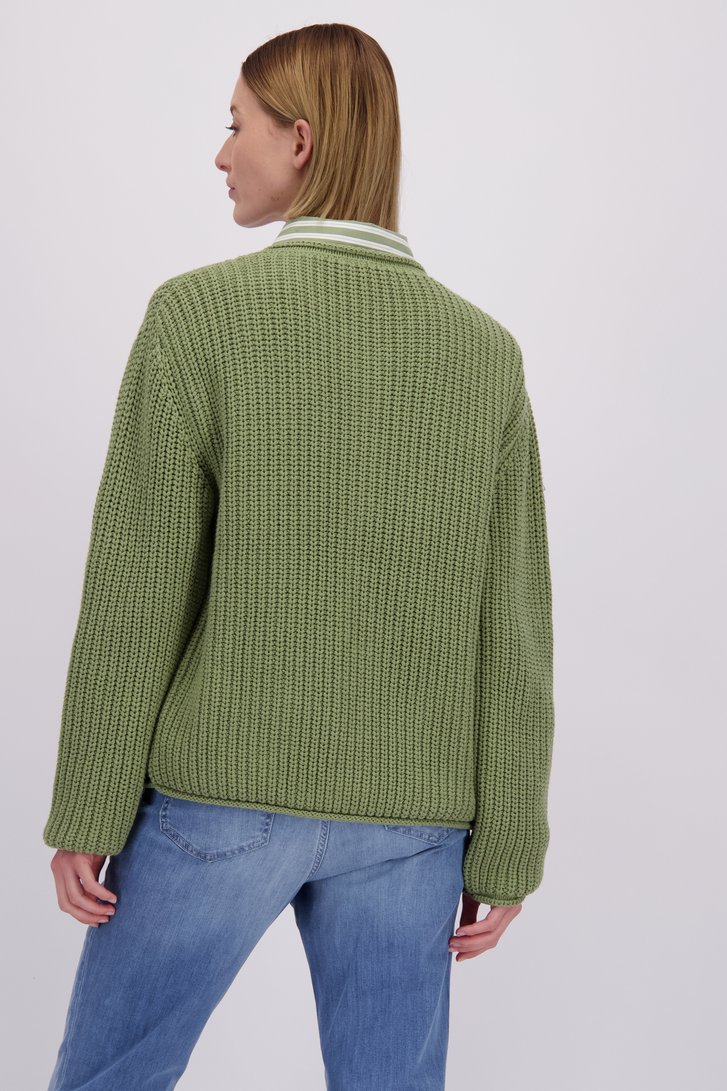 Le dos de Cardigan vert en maille avec boutons fantaisie de More & More pour Femmes