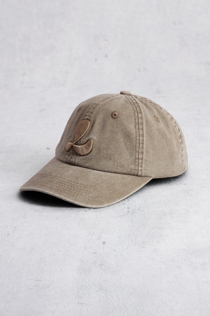 Le devant de Casquette beige à effet délavé de Louise pour Femmes